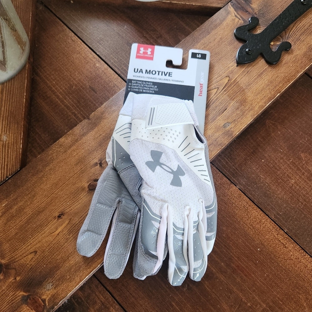 BNWT Under Armour Motive Womens Large Batting Gloves